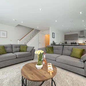 Luxury Duplex 2-bed Fruit Market Marina Kingston upon Hull